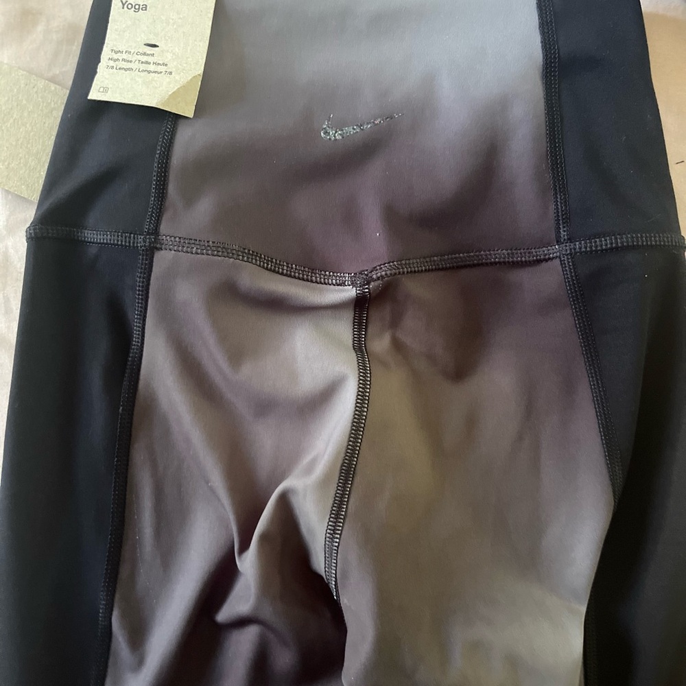 Nike XS Never worn